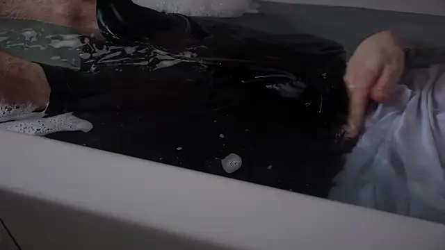 Snapshot of thewetshorts chatting on January 5, 2025, 8:00 am thewetshorts online show from January 5, 2025, 8:00 am