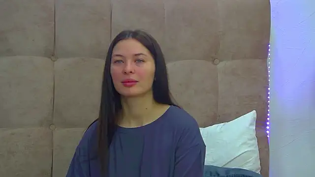 AlexandraBloom online show from November 28, 2025, 6:32 pm