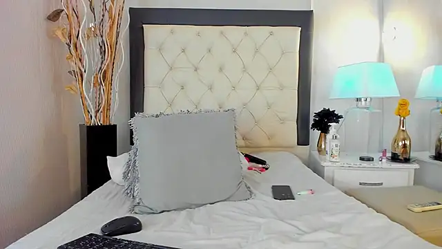 Snapshot of GaleHodge chatting on September 20, 2025, 4:13 am GaleHodge online show from September 20, 2025, 4:13 am