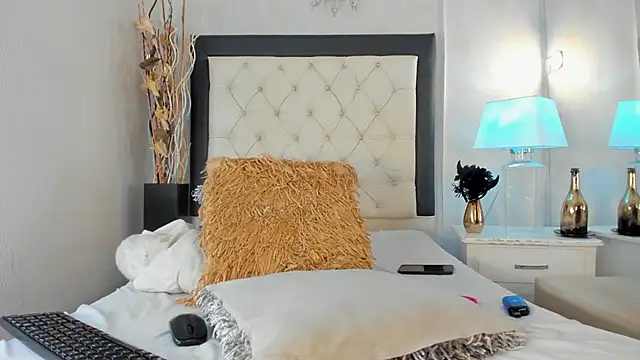 Snapshot of GaleHodge chatting on October 11, 2025, 1:09 pm GaleHodge online show from October 11, 2025, 1:09 pm