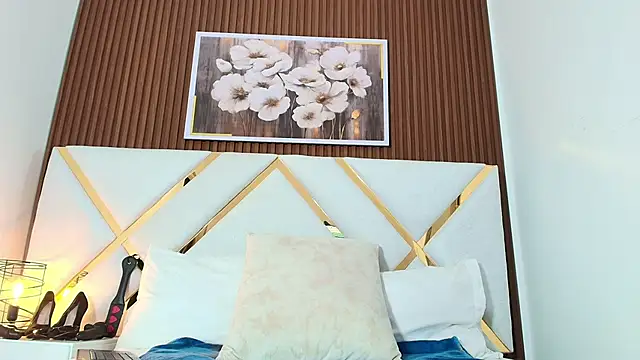 Snapshot of Slut_Milf_ chatting on October 29, 2025, 7:48 pm Slut Milf online show from October 29, 2025, 7:48 pm