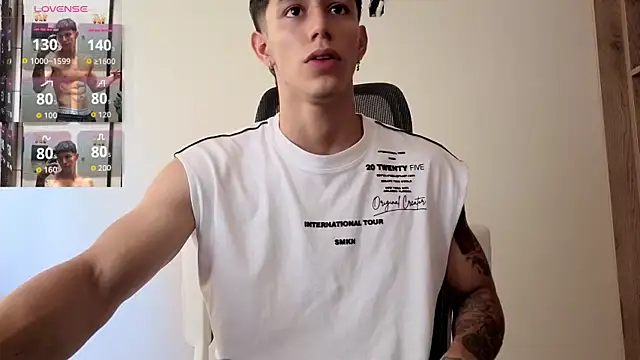 Cristopher23  online show from October 24, 2025, 5:31 pm