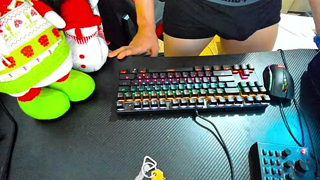 Calihotcaliente277 online show from December 25, 2024, 9:33 pm