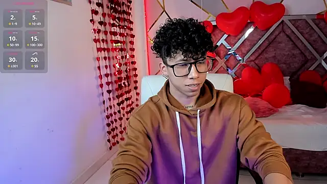 AkazaBoy  online show from February 19, 2025, 4:44 am