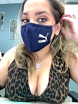 Snapshot of famous_indian_girl chatting on September 19, 2025, 5:02 pm famous indian girl online show from September 19, 2025, 5:02 pm