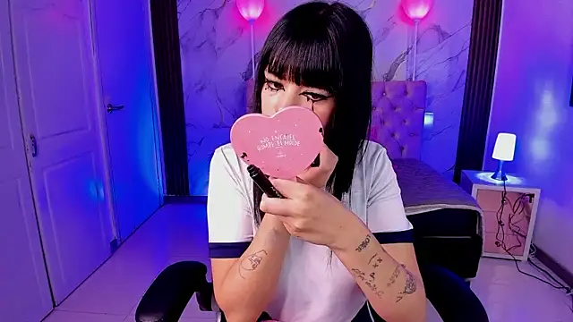 AuroraDiaz online show from December 5, 2025, 7:21 pm