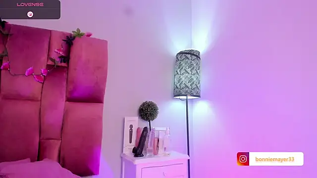 Snapshot of SweetBonniie chatting on January 19, 2025, 1:44 pm SweetBonniie online show from January 19, 2025, 1:44 pm