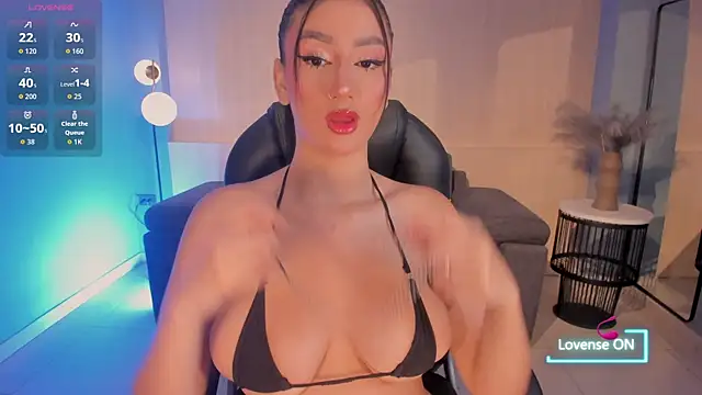 Snapshot of MaddisonLowe chatting on October 24, 2025, 4:53 am MaddisonLowe online show from October 24, 2025, 4:53 am