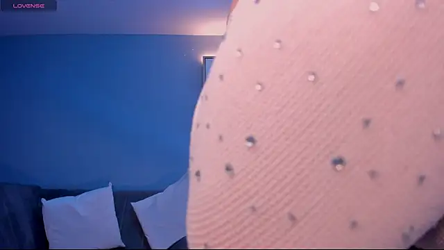 Snapshot of MaddisonLowe chatting on November 6, 2025, 4:35 am MaddisonLowe online show from November 6, 2025, 4:35 am