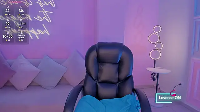 Snapshot of MaddisonLowe chatting on November 27, 2025, 5:20 am MaddisonLowe online show from November 27, 2025, 5:20 am