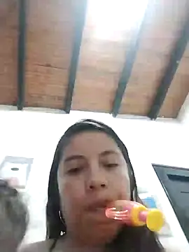 lisseth online show from February 9, 2025, 3:32 am