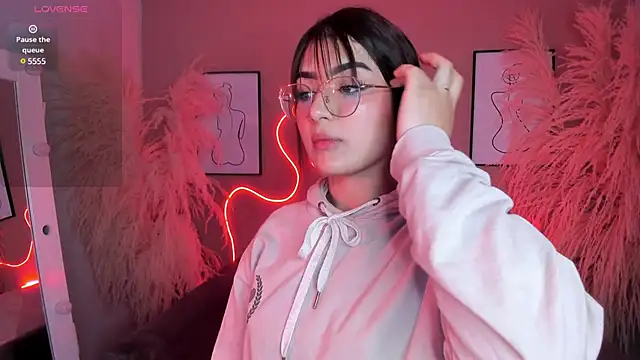 Snapshot of Megan_mooree_ chatting on January 21, 2025, 6:55 pm Megan mooree online show from January 21, 2025, 6:55 pm