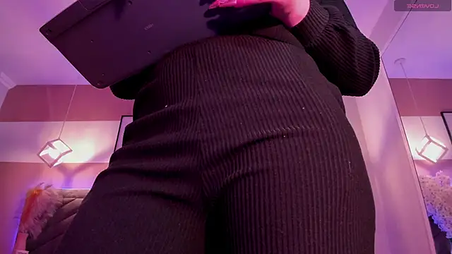 Snapshot of Megan_mooree_ chatting on January 27, 2025, 12:58 pm Megan mooree online show from January 27, 2025, 12:58 pm