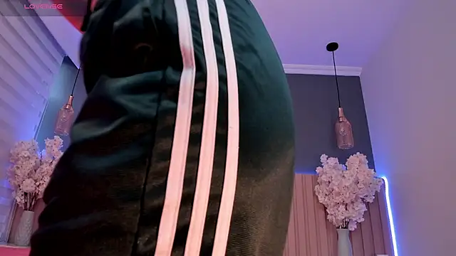 Snapshot of Megan_mooree_ chatting on February 11, 2025, 12:05 pm Megan mooree online show from February 11, 2025, 12:05 pm