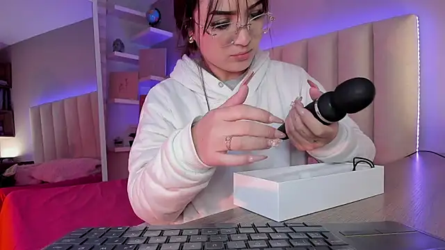 Snapshot of Megan_mooree_ chatting on March 7, 2025, 11:40 am Megan mooree online show from March 7, 2025, 11:40 am