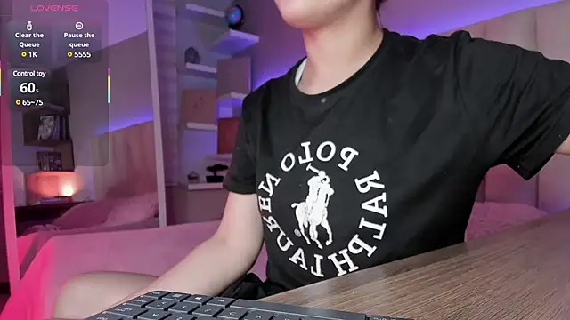 Snapshot of Megan_mooree_ chatting on March 17, 2025, 12:04 pm Megan mooree online show from March 17, 2025, 12:04 pm