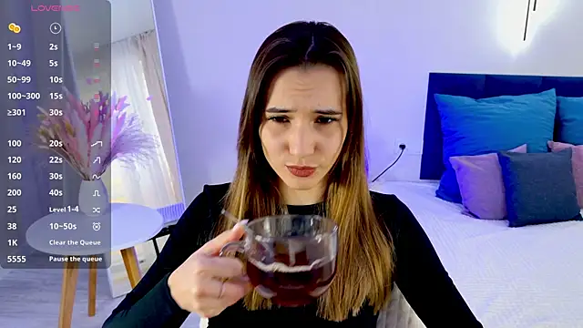 Alice Weiss online show from March 4, 2025, 5:21 am