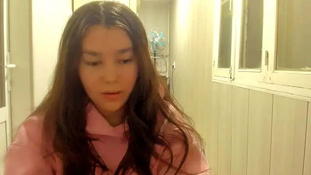 Snapshot of LunaXmii chatting on November 8, 2025, 6:40 pm LunaXmii online show from November 8, 2025, 6:40 pm