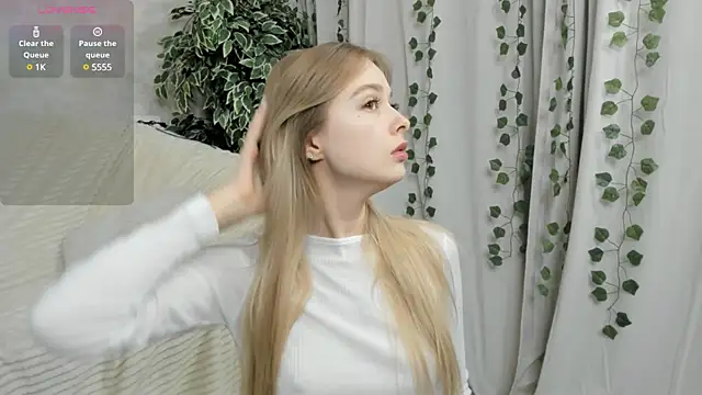 Snapshot of mell_milles chatting on January 18, 2025, 7:48 pm mell milles online show from January 18, 2025, 7:48 pm