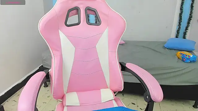 Snapshot of im_angels77 chatting on January 6, 2025, 9:41 am im angels77 online show from January 6, 2025, 9:41 am