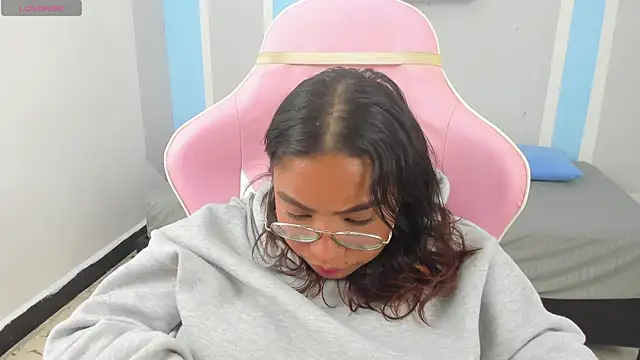 Snapshot of im_angels77 chatting on January 13, 2025, 9:19 am im angels77 online show from January 13, 2025, 9:19 am