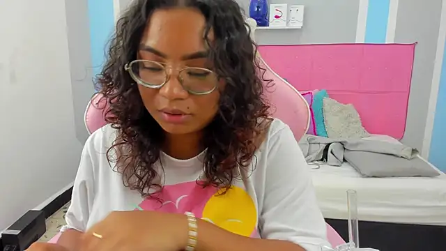 Snapshot of im_angels77 chatting on January 20, 2025, 2:01 am im angels77 online show from January 20, 2025, 2:01 am