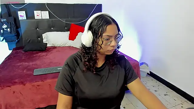 Snapshot of im_angels77 chatting on February 26, 2025, 2:15 am im angels77 online show from February 26, 2025, 2:15 am