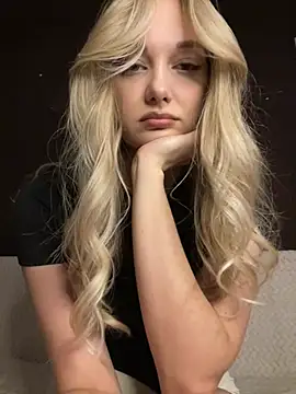 Snapshot of Alisa_Rise chatting on February 8, 2025, 10:19 pm Alisa Rise online show from February 8, 2025, 10:19 pm