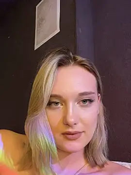 Snapshot of Alisa_Rise chatting on March 22, 2025, 1:22 am Alisa Rise online show from March 22, 2025, 1:22 am