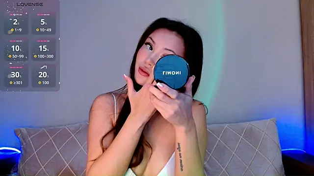 Min Jee  online show from September 16, 2025, 9:27 pm