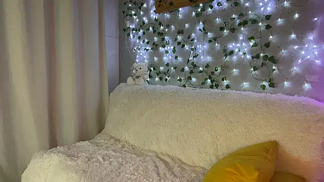 Snapshot of __2sya__ chatting on February 3, 2025, 1:30 am 2sya online show from February 3, 2025, 1:30 am