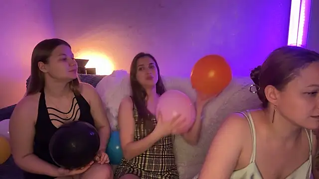 Snapshot of __2sya__ chatting on November 21, 2025, 6:17 pm 2sya online show from November 21, 2025, 6:17 pm