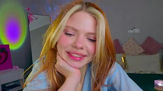 Red  Candy online show from November 25, 2025, 1:22 pm