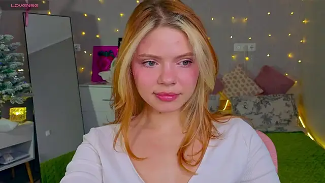 Red  Candy online show from December 15, 2025, 2:10 pm