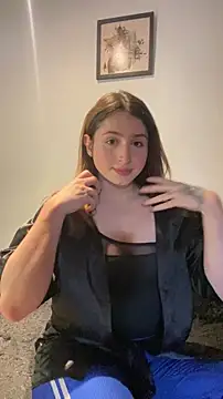 Snapshot of kamel-ayesha chatting on November 18, 2025, 5:28 pm kamel-ayesha online show from November 18, 2025, 5:28 pm