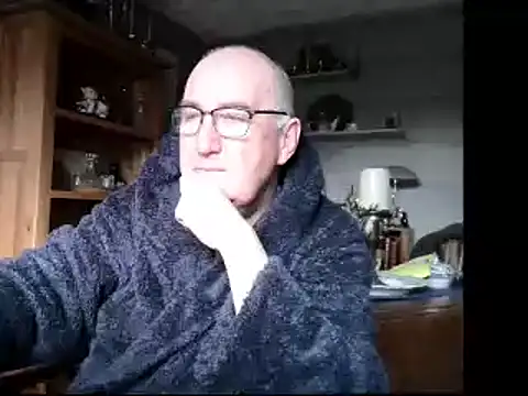 Snapshot of Adamdaddybear chatting on December 9, 2024, 9:17 am Adamdaddybear online show from December 9, 2024, 9:17 am