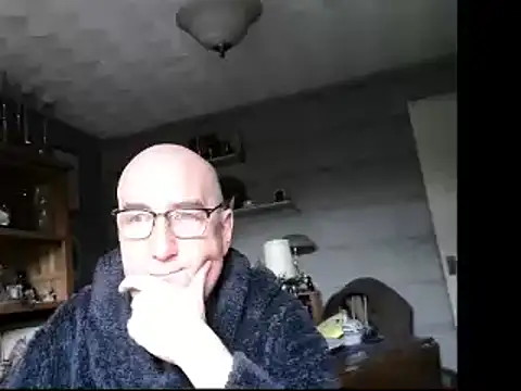 Snapshot of Adamdaddybear chatting on December 10, 2024, 9:23 am Adamdaddybear online show from December 10, 2024, 9:23 am