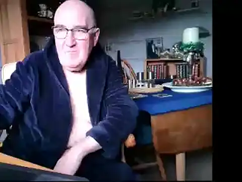 Snapshot of Adamdaddybear chatting on December 16, 2024, 12:16 pm Adamdaddybear online show from December 16, 2024, 12:16 pm