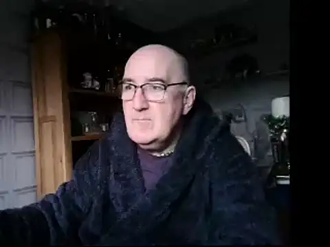 Snapshot of Adamdaddybear chatting on December 17, 2024, 9:17 am Adamdaddybear online show from December 17, 2024, 9:17 am