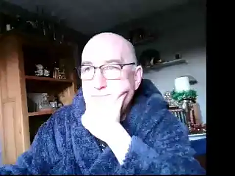 Snapshot of Adamdaddybear chatting on December 18, 2024, 9:47 am Adamdaddybear online show from December 18, 2024, 9:47 am