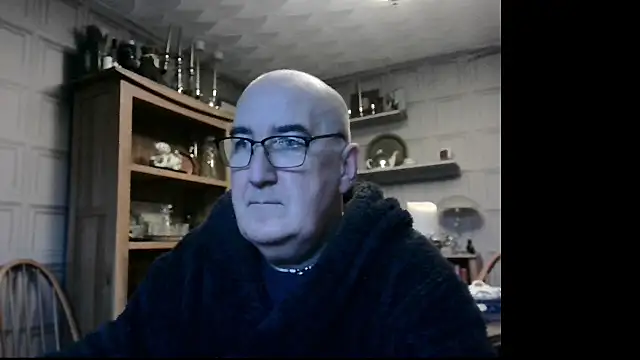 Snapshot of Adamdaddybear chatting on January 6, 2025, 8:24 am Adamdaddybear online show from January 6, 2025, 8:24 am