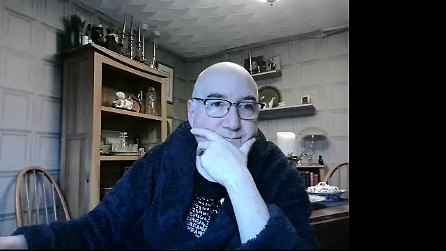 Snapshot of Adamdaddybear chatting on January 8, 2025, 8:49 am Adamdaddybear online show from January 8, 2025, 8:49 am