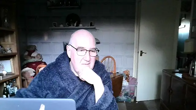 Snapshot of Adamdaddybear chatting on January 9, 2025, 8:45 am Adamdaddybear online show from January 9, 2025, 8:45 am