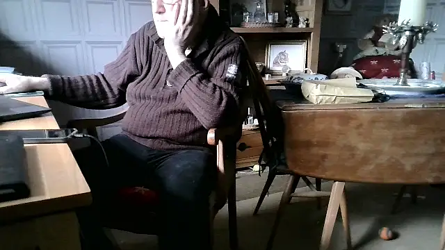 Snapshot of Adamdaddybear chatting on January 18, 2025, 1:08 pm Adamdaddybear online show from January 18, 2025, 1:08 pm