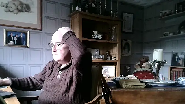 Snapshot of Adamdaddybear chatting on January 19, 2025, 2:06 pm Adamdaddybear online show from January 19, 2025, 2:06 pm