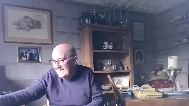 Snapshot of Adamdaddybear chatting on January 21, 2025, 12:18 pm Adamdaddybear online show from January 21, 2025, 12:18 pm