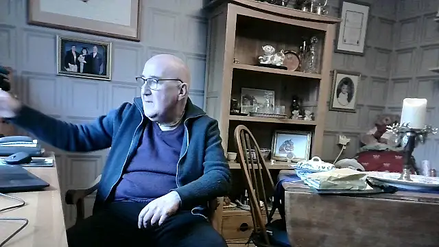 Snapshot of Adamdaddybear chatting on January 26, 2025, 1:04 pm Adamdaddybear online show from January 26, 2025, 1:04 pm