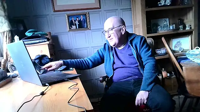 Snapshot of Adamdaddybear chatting on January 27, 2025, 1:41 pm Adamdaddybear online show from January 27, 2025, 1:41 pm