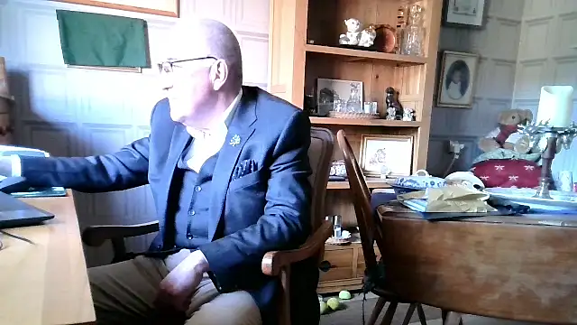 Snapshot of Adamdaddybear chatting on January 30, 2025, 2:25 pm Adamdaddybear online show from January 30, 2025, 2:25 pm