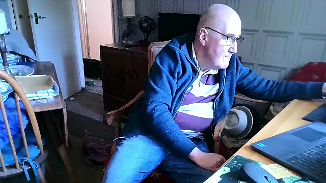 Snapshot of Adamdaddybear chatting on February 2, 2025, 1:41 pm Adamdaddybear online show from February 2, 2025, 1:41 pm